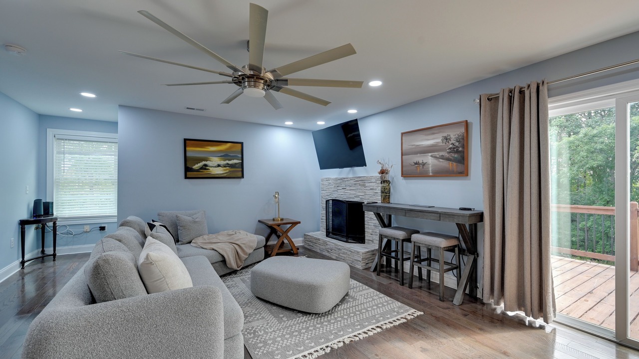 Photo of Livingroom in Midway