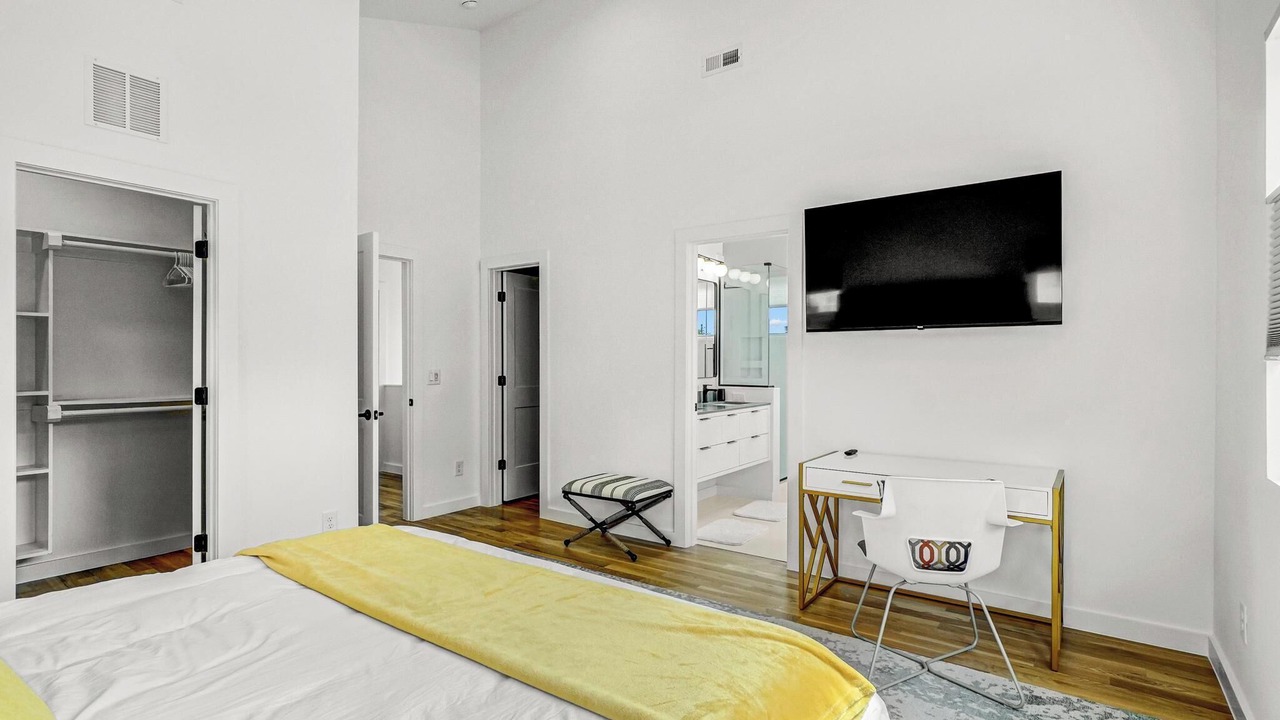 Photo of Bedroom in Downtown