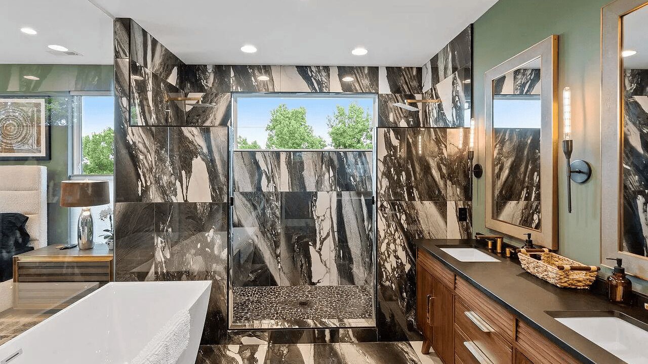 Photo of Bathroom in Villa Heights