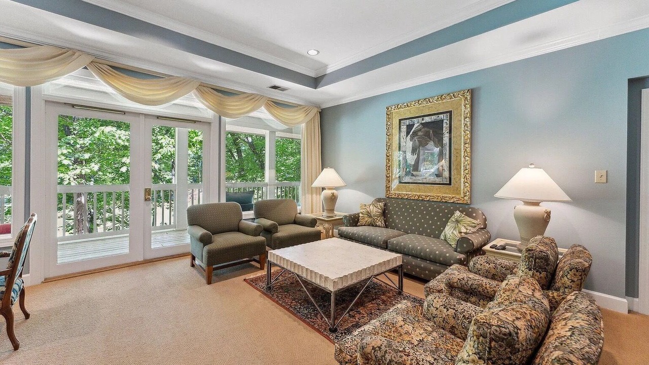 Photo of Livingroom in Chapel Hill