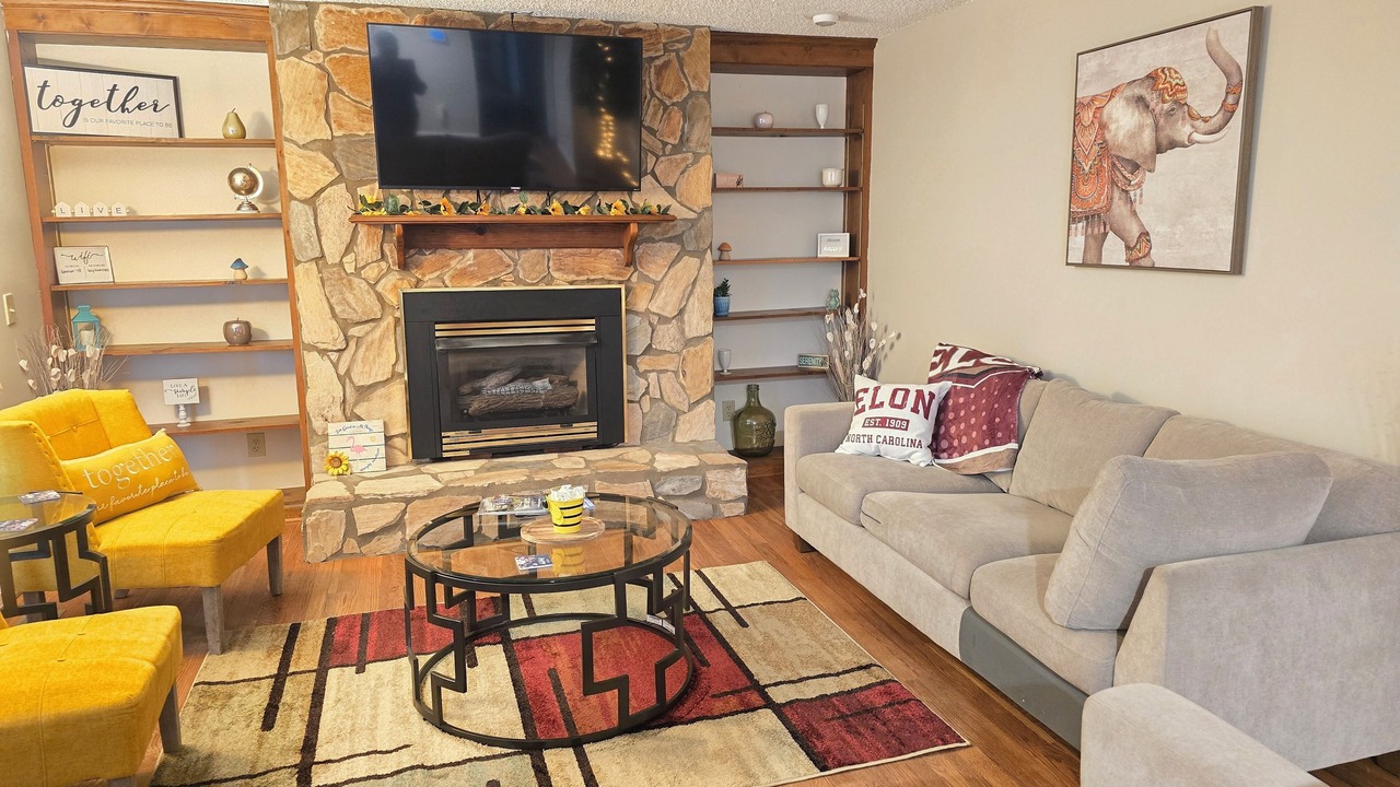 Photo of Livingroom in McLeansville