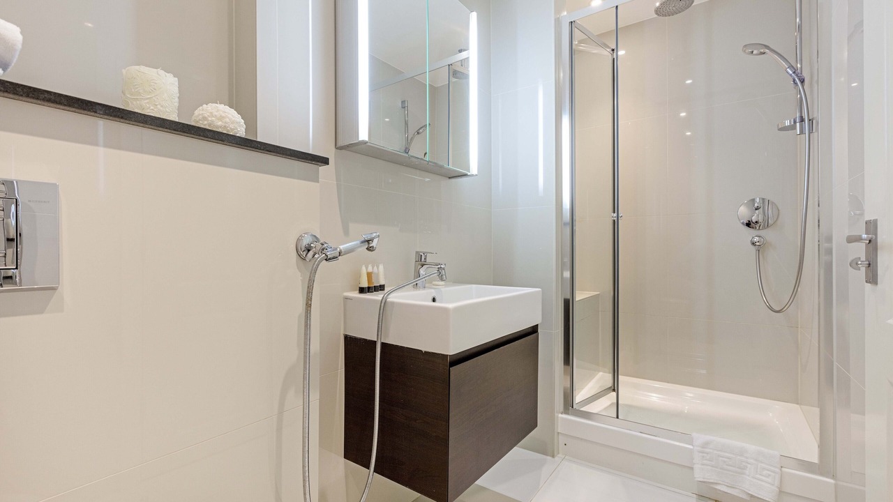 Photo of Bathroom in Courtfield