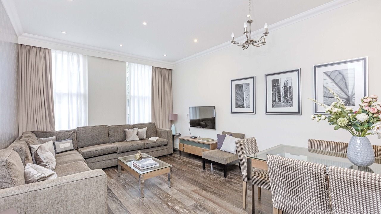 Photo of Livingroom in Courtfield
