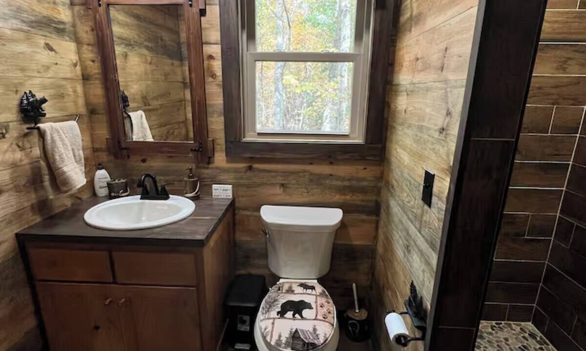 Photo of Bathroom in State Road