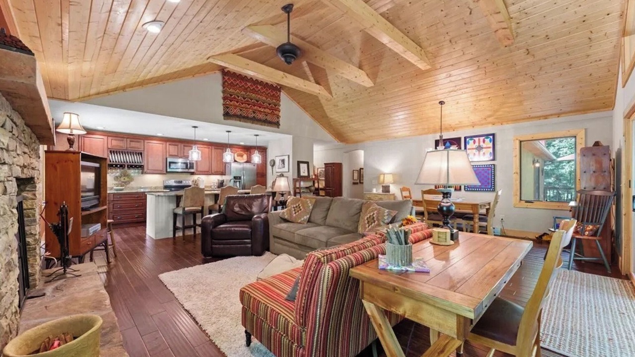Photo of Livingroom in Cullowhee