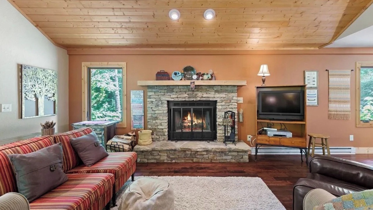 Photo of Livingroom in Cullowhee