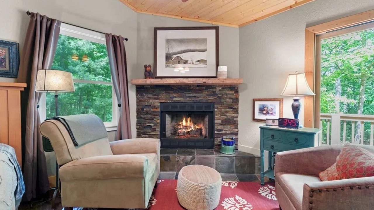 Photo of Livingroom in Cullowhee