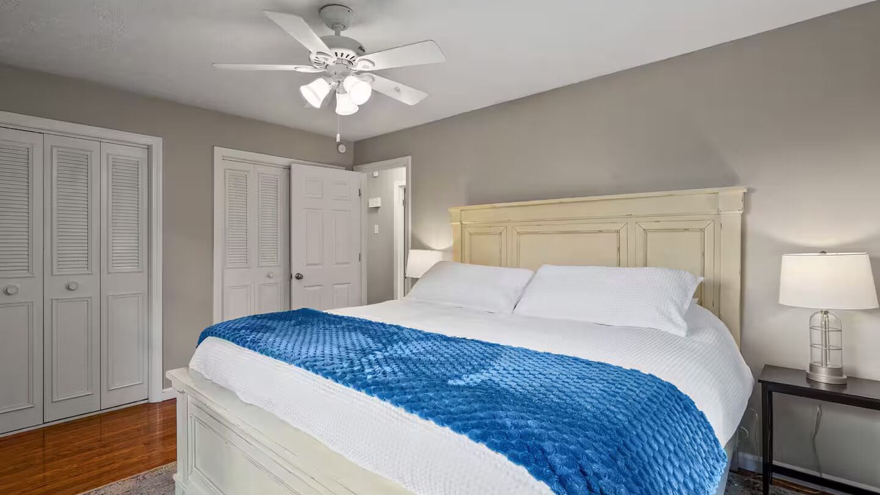 Photo of Bedroom in Royal Pines