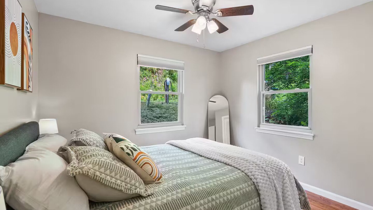 Photo of Bedroom in Royal Pines