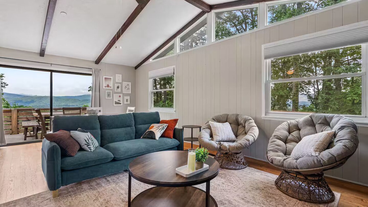 Photo of Livingroom in Royal Pines