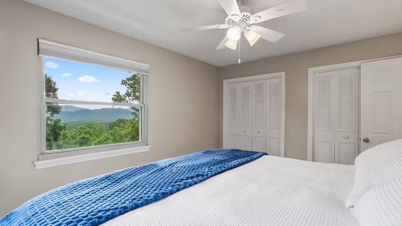 Photo of Bedroom in Royal Pines