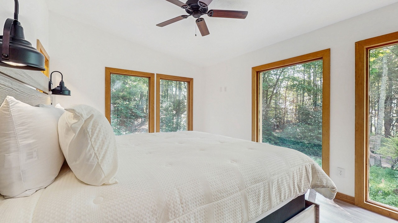 Photo of Bedroom in Spruce Pine