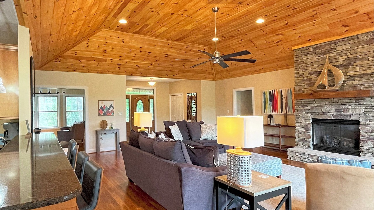 Photo of Livingroom in Lake Lure