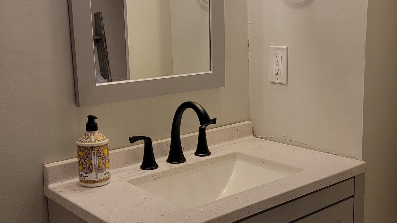 Photo of Bathroom in College Heights - Clifton