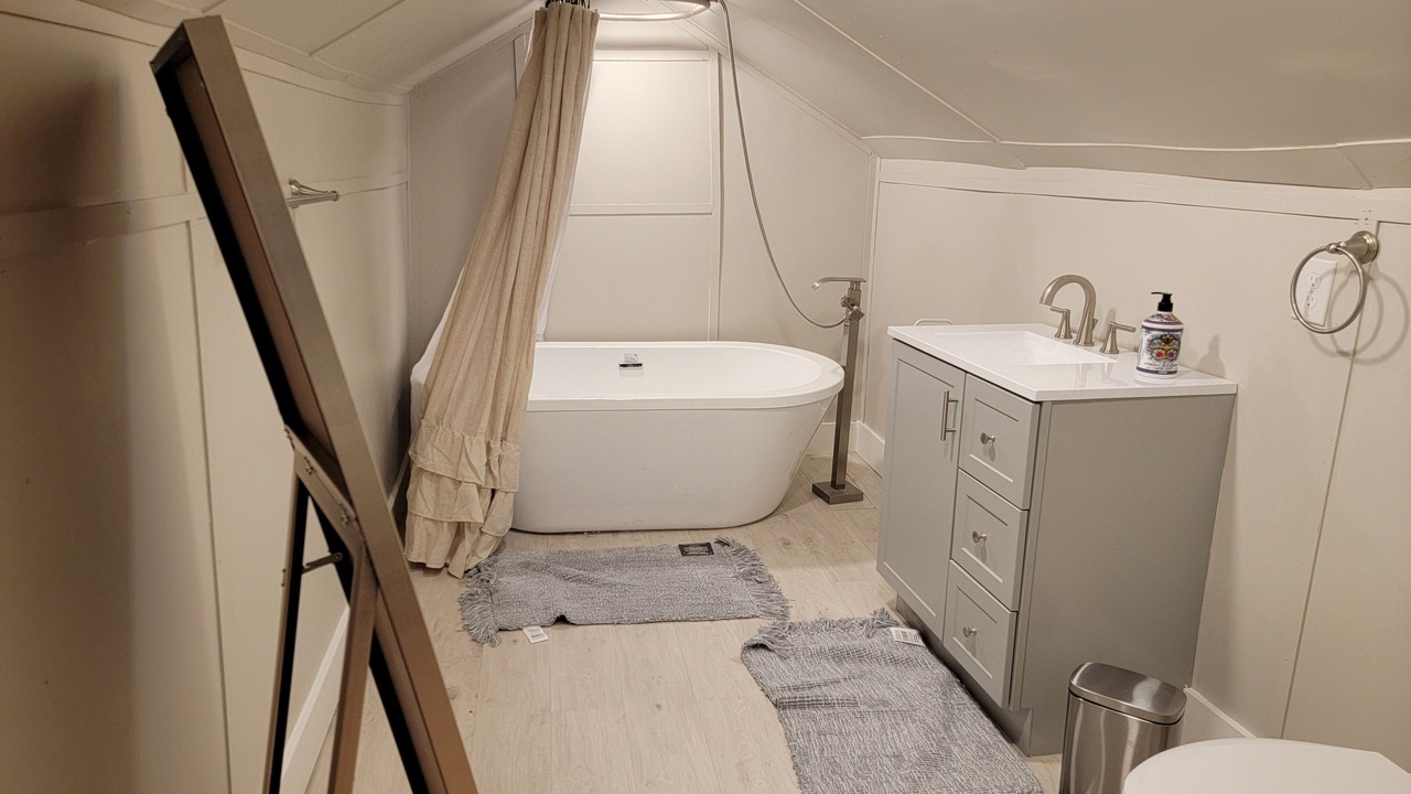 Photo of Bathroom in College Heights - Clifton