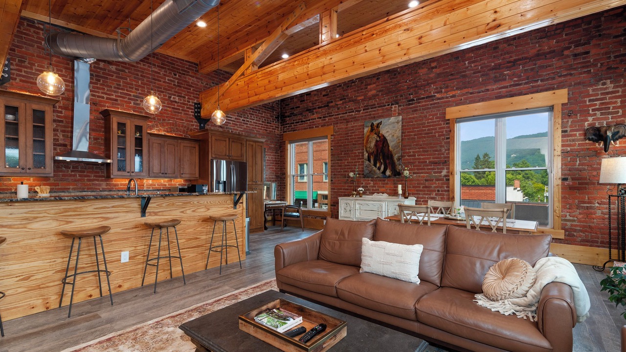 Photo of Livingroom in Waynesville