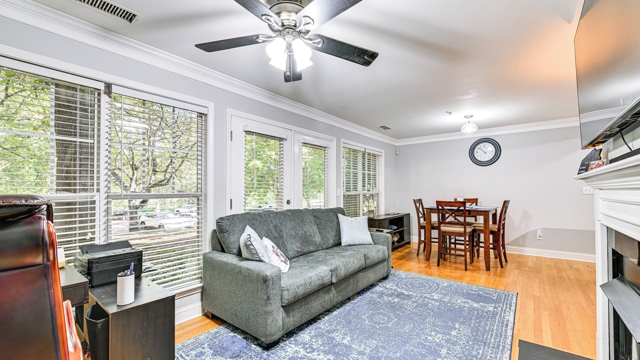 Photo of Livingroom in Third Ward