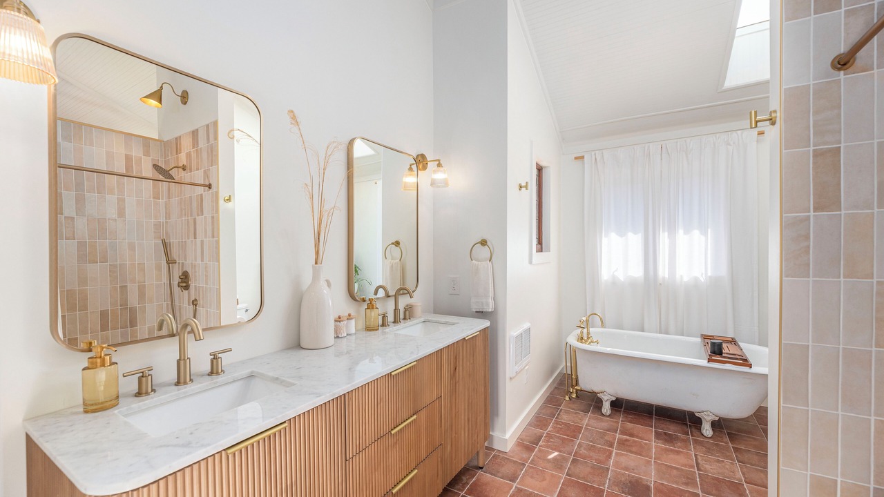 Photo of Bathroom in Alexander