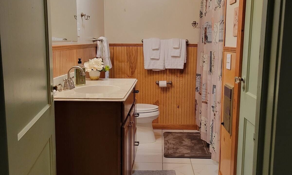 Photo of Bathroom in Boomer
