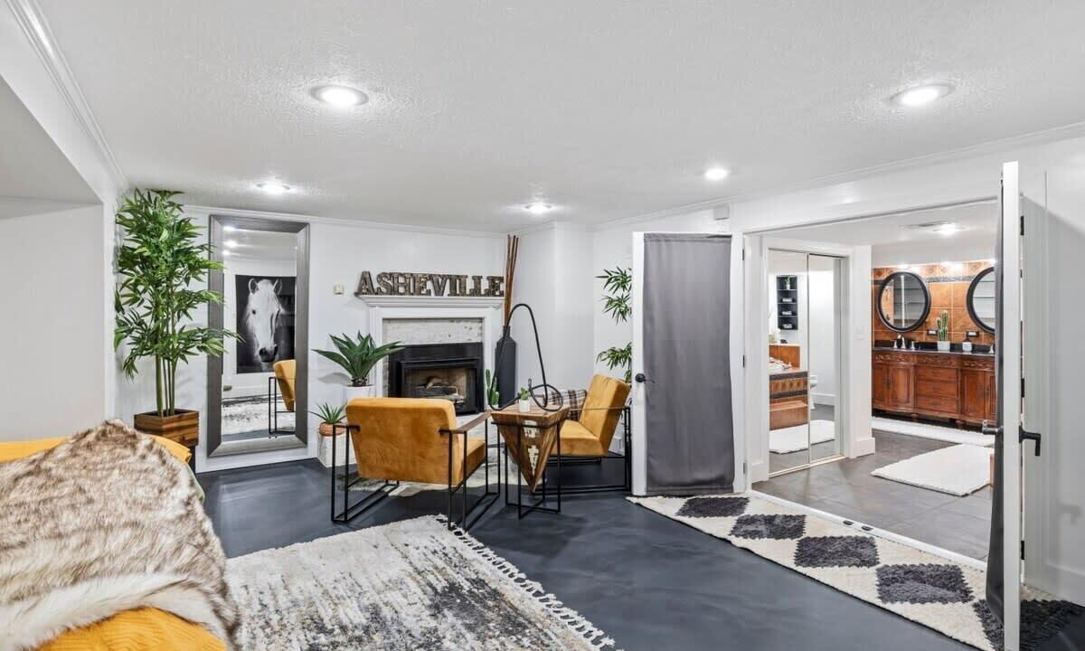 Photo of Livingroom in Candler