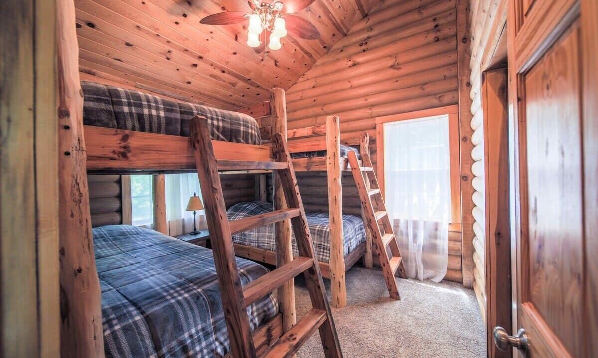 Photo of Bedroom in Mars Hill