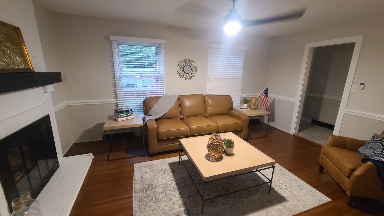 Photo of Livingroom in Sharon Woods