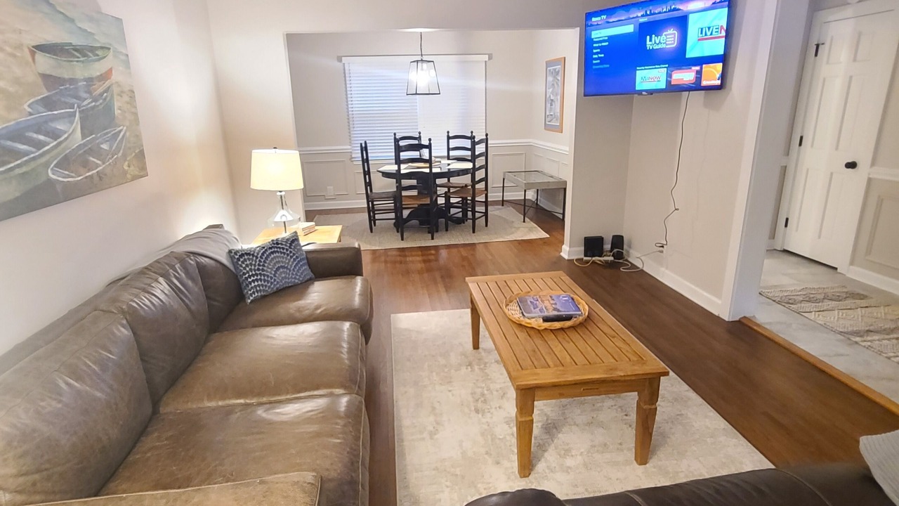 Photo of Livingroom in Sharon Woods