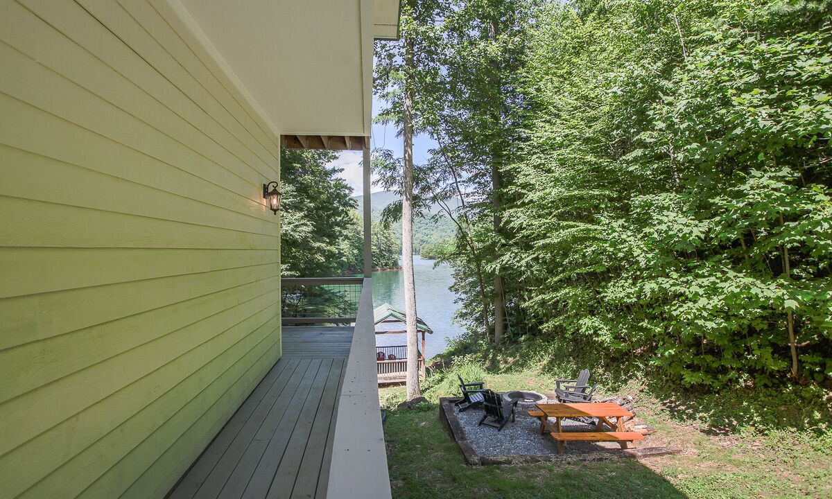 Photo of Patio Balcony in Robbinsville