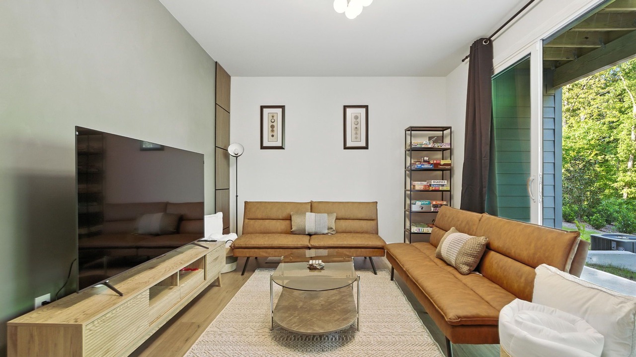 Photo of Livingroom in Northwest Raleigh