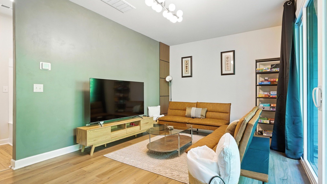 Photo of Livingroom in Northwest Raleigh