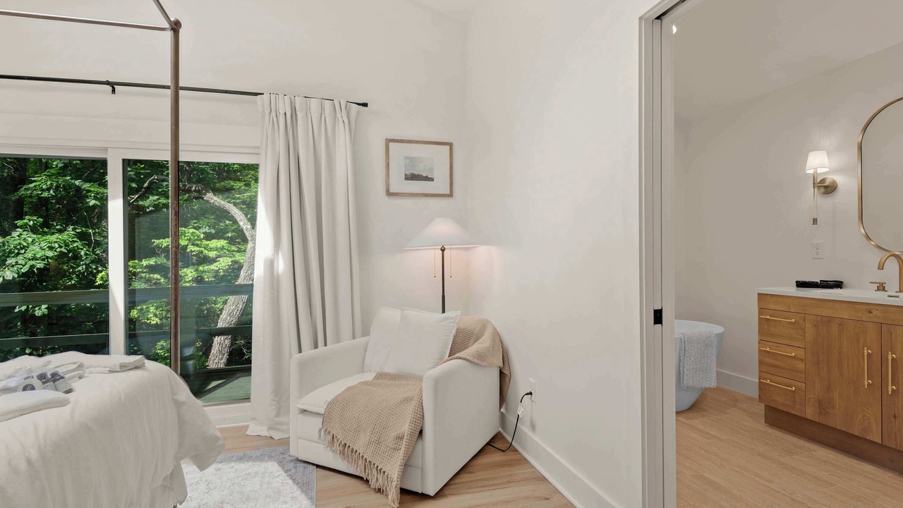 Photo of Bedroom in Hendersonville