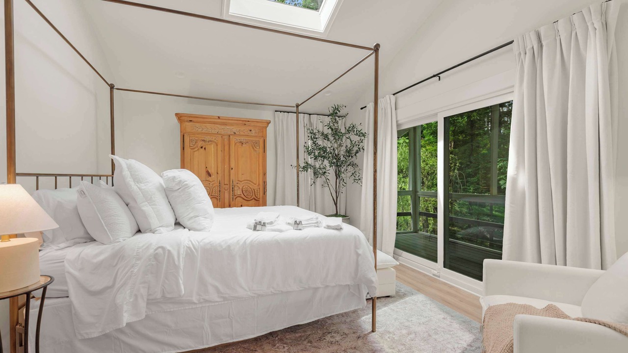 Photo of Bedroom in Hendersonville
