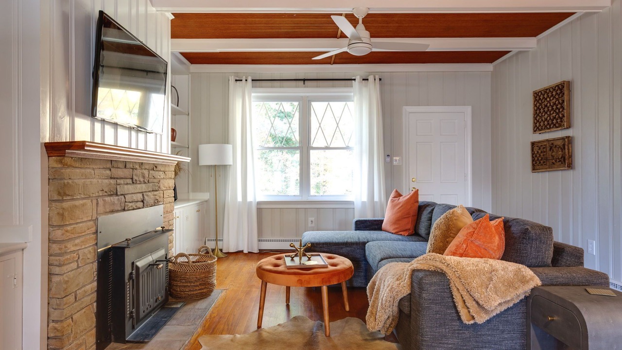Photo of Livingroom in Northwest Raleigh