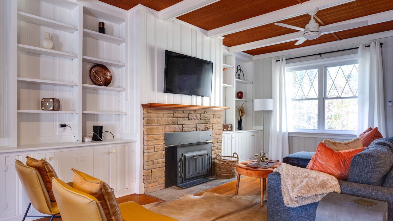 Photo of Livingroom in Northwest Raleigh