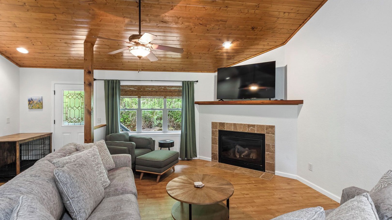 Photo of Livingroom in Brasstown