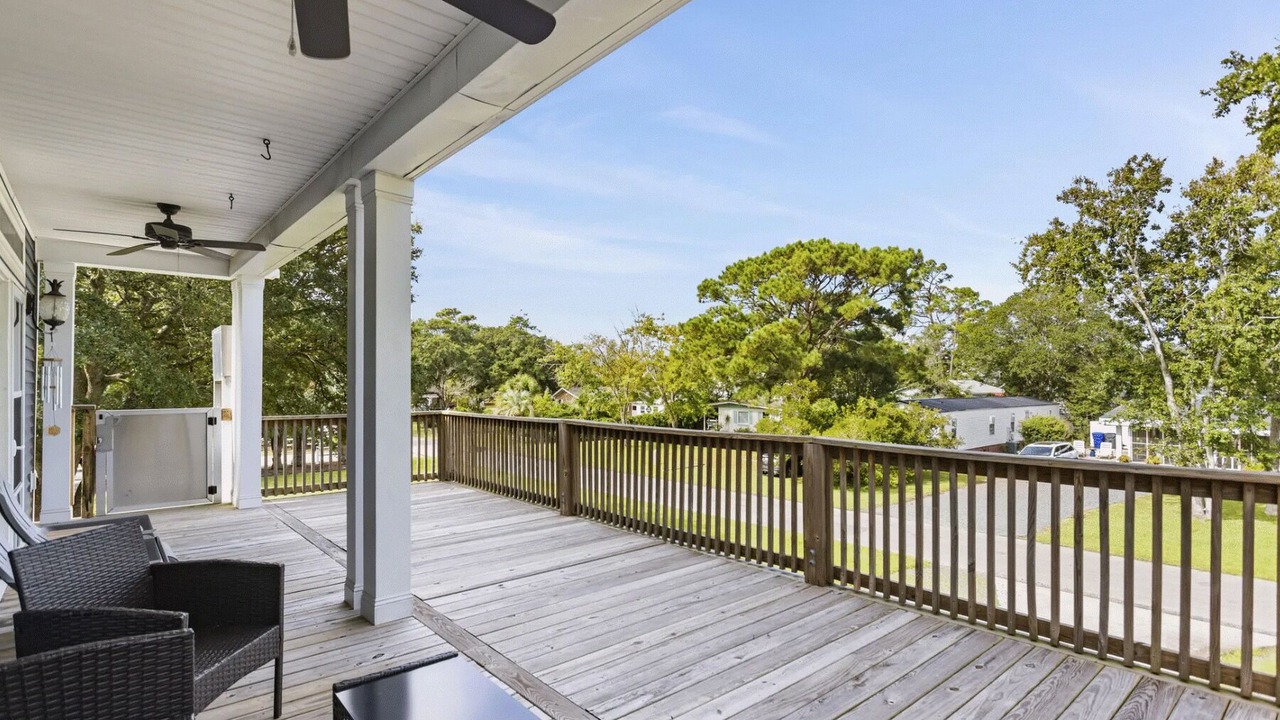 Photo of Patio Balcony in Tranquil Harbour