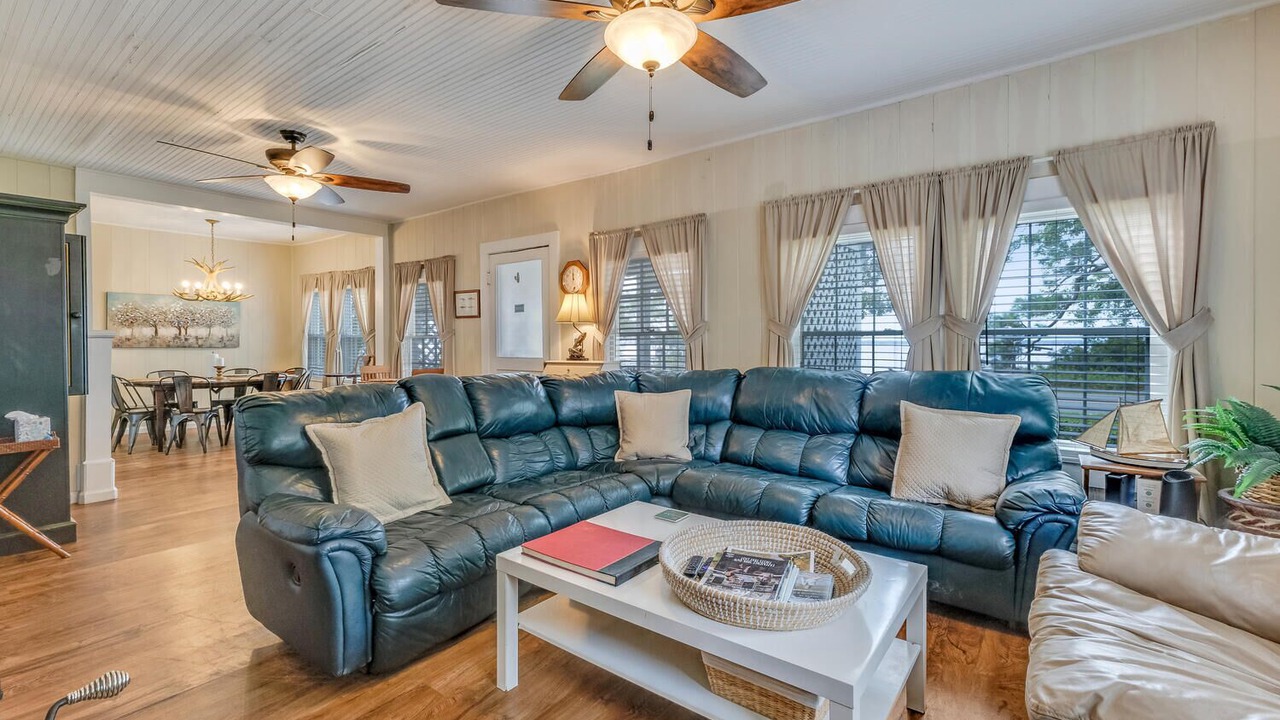 Photo of Livingroom in Lake Waccamaw