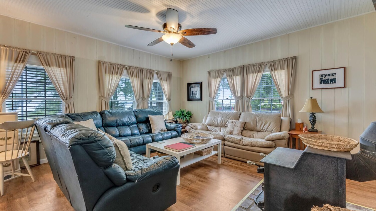 Photo of Livingroom in Lake Waccamaw
