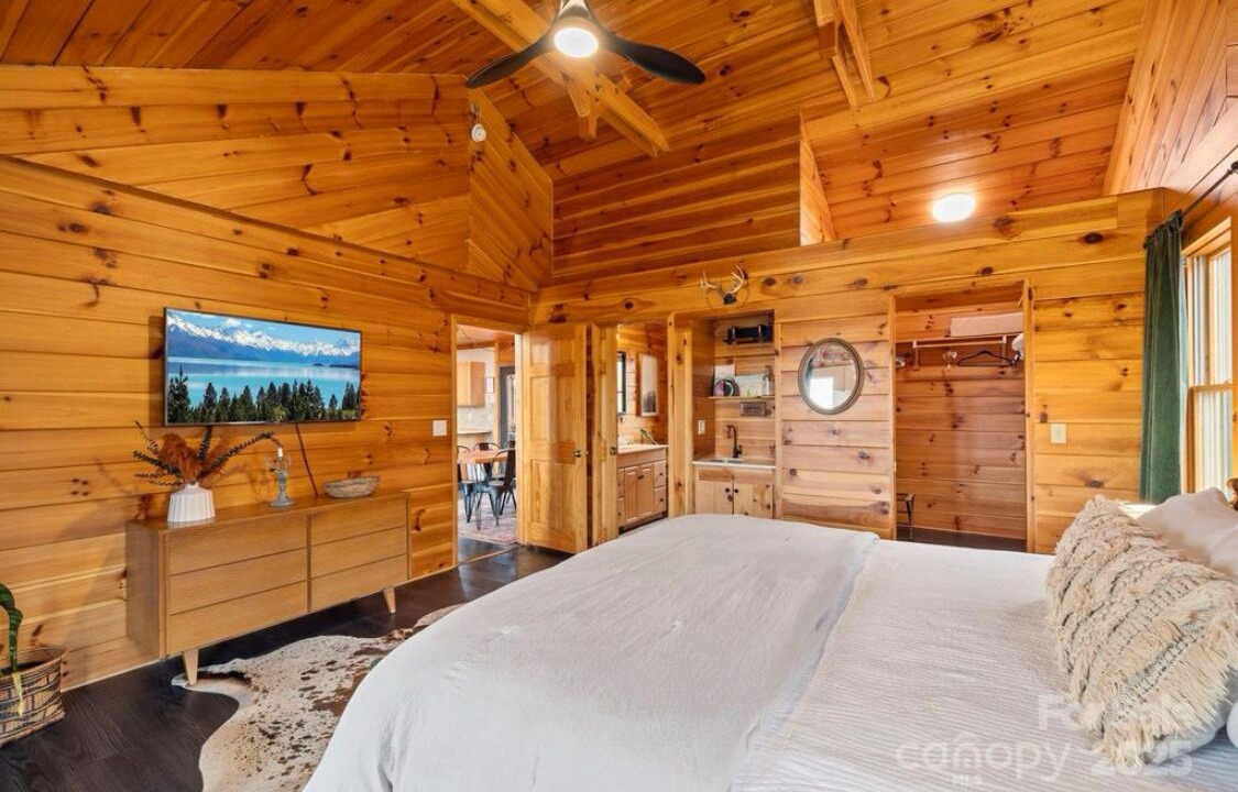 Photo of Bedroom in Lake Toxaway