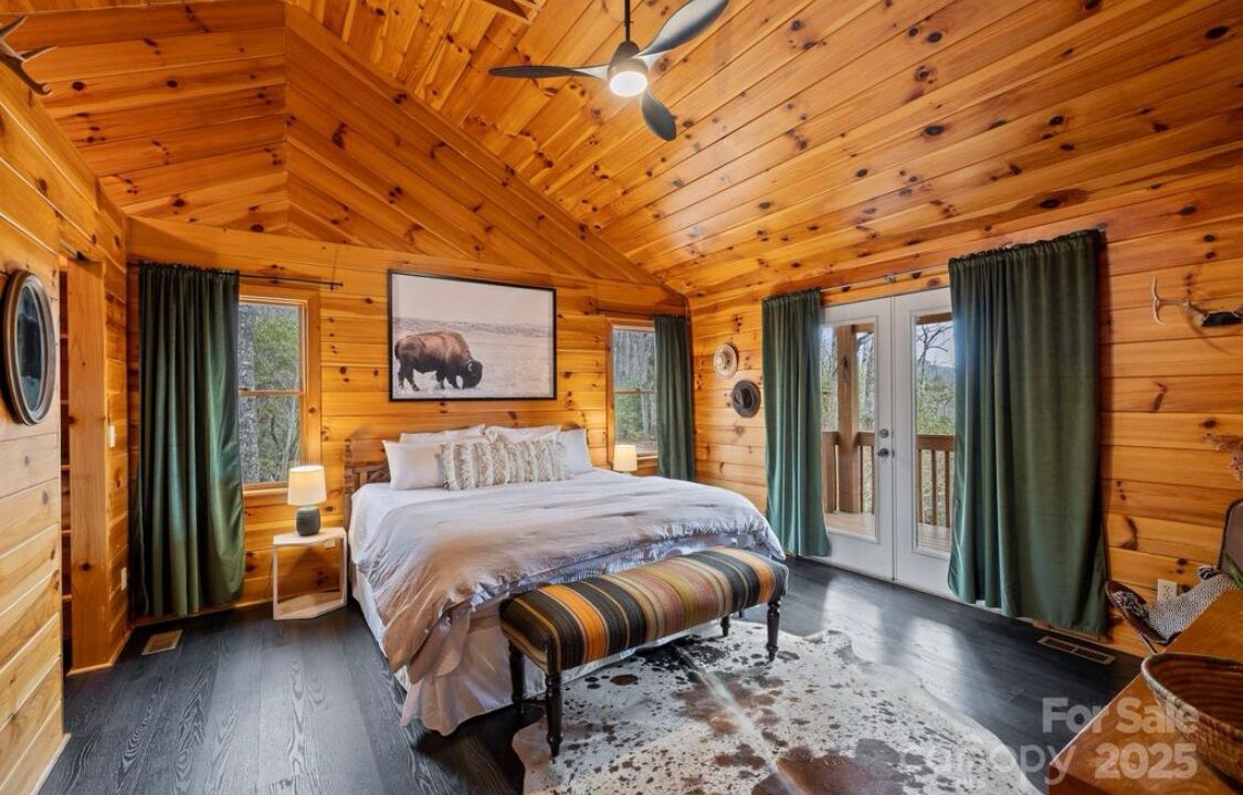 Photo of Bedroom in Lake Toxaway