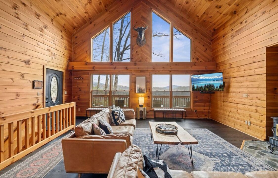 Photo of Livingroom in Lake Toxaway