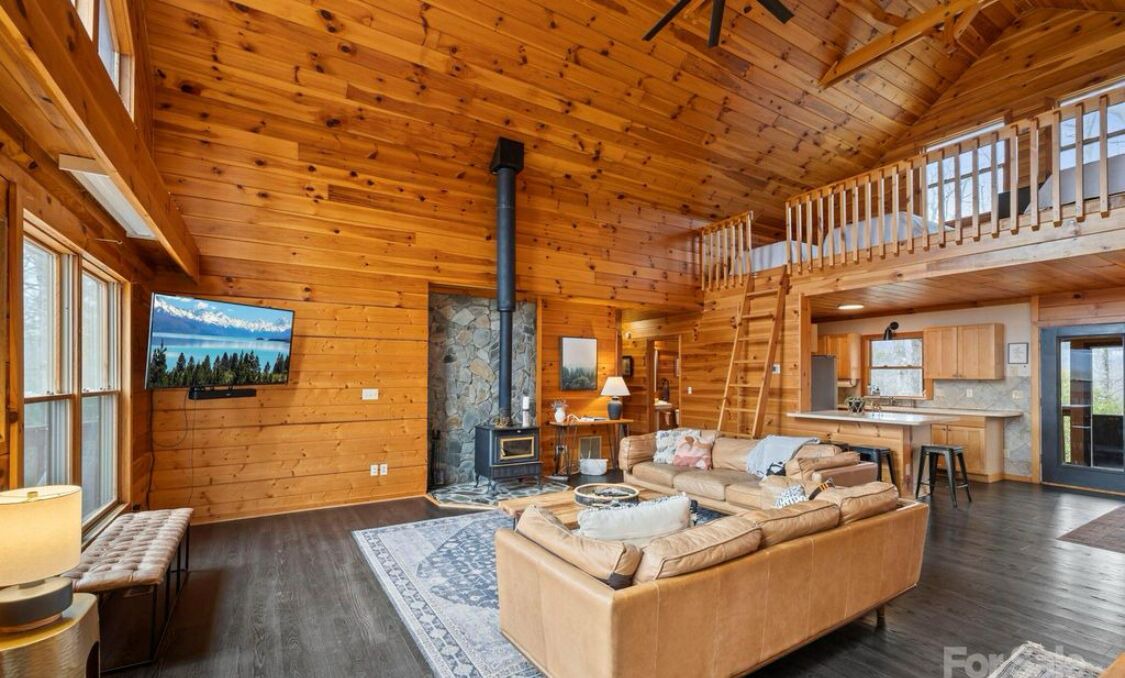 Photo of Livingroom in Lake Toxaway