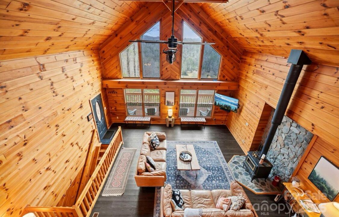 Photo of Livingroom in Lake Toxaway