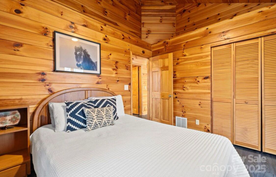 Photo of Bedroom in Lake Toxaway