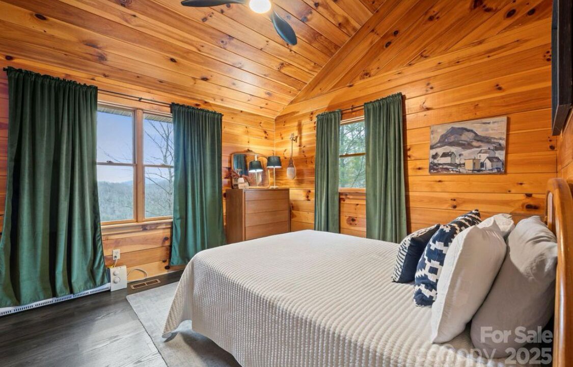 Photo of Bedroom in Lake Toxaway
