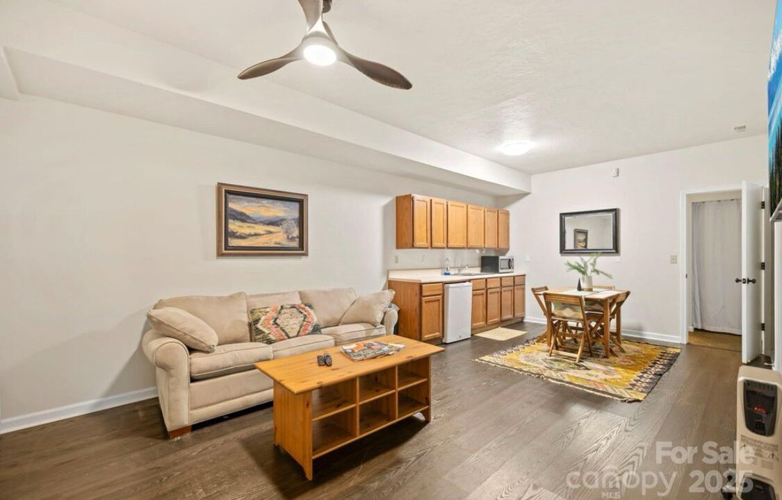 Photo of Livingroom in Lake Toxaway
