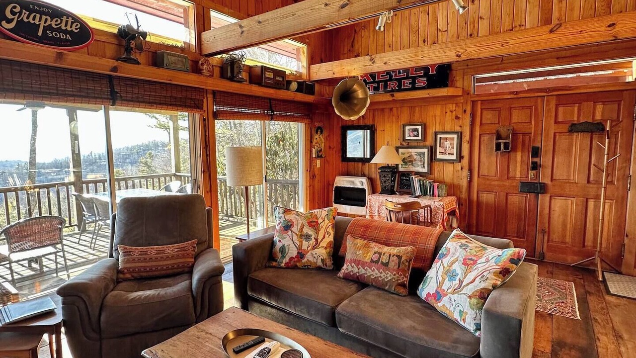Photo of Livingroom in Scaly Mountain