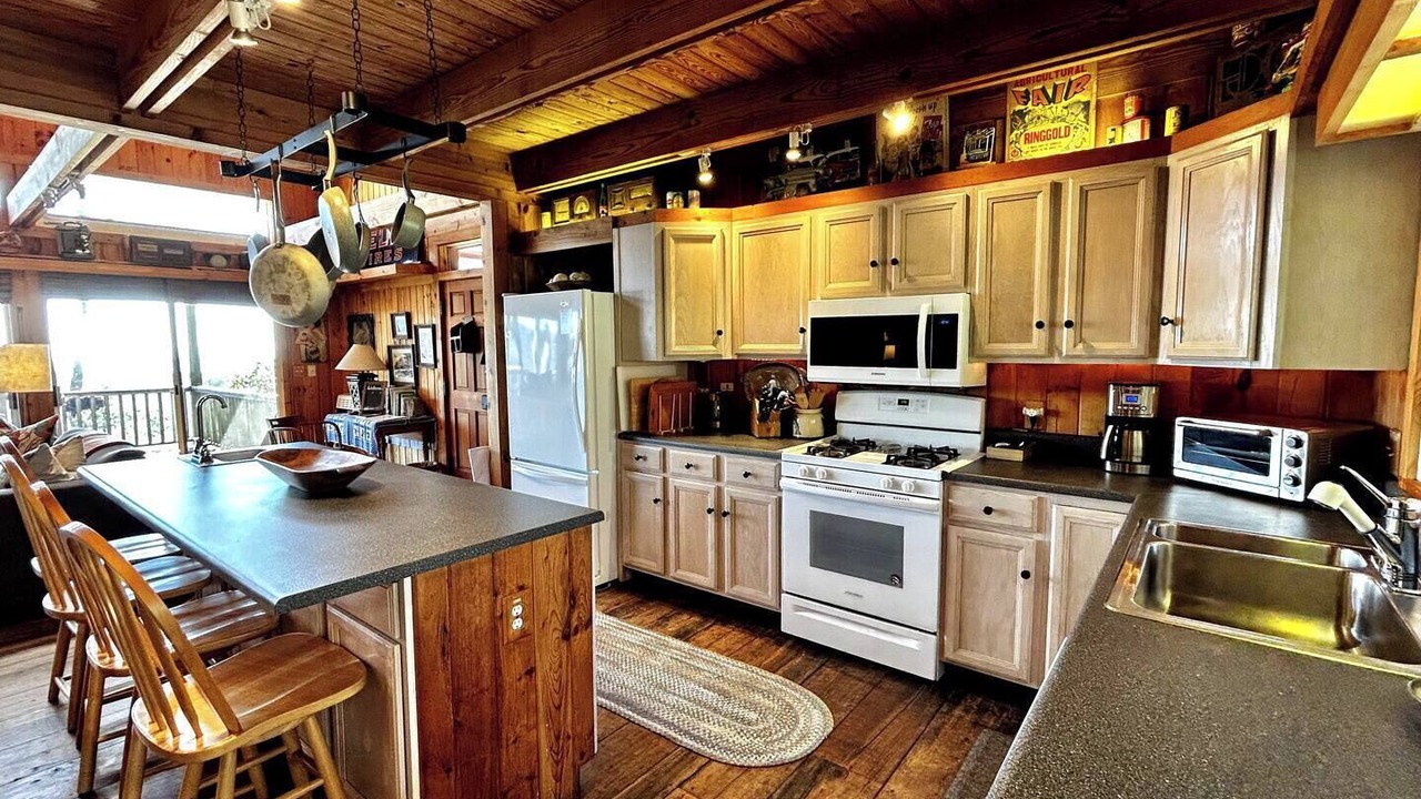 Photo of Kitchen in Scaly Mountain
