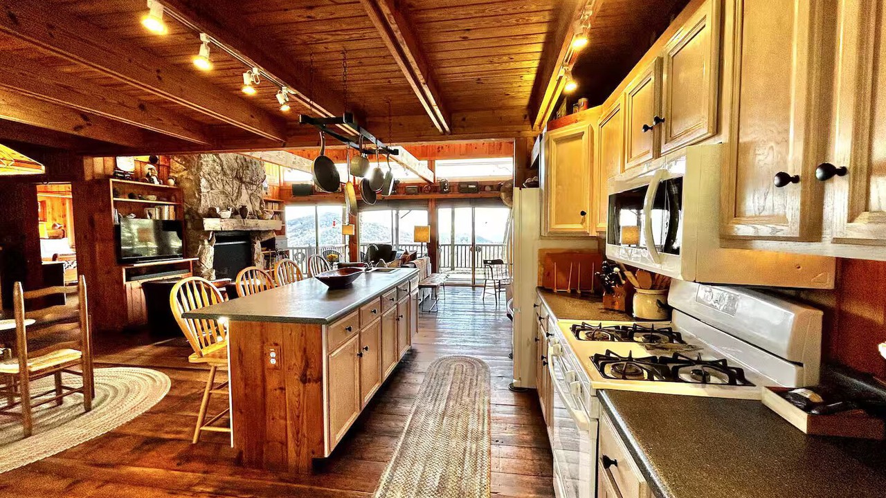 Photo of Kitchen in Scaly Mountain