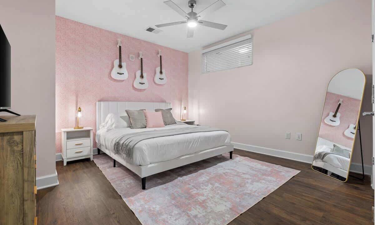 Photo of Bedroom in Eighth Avenue